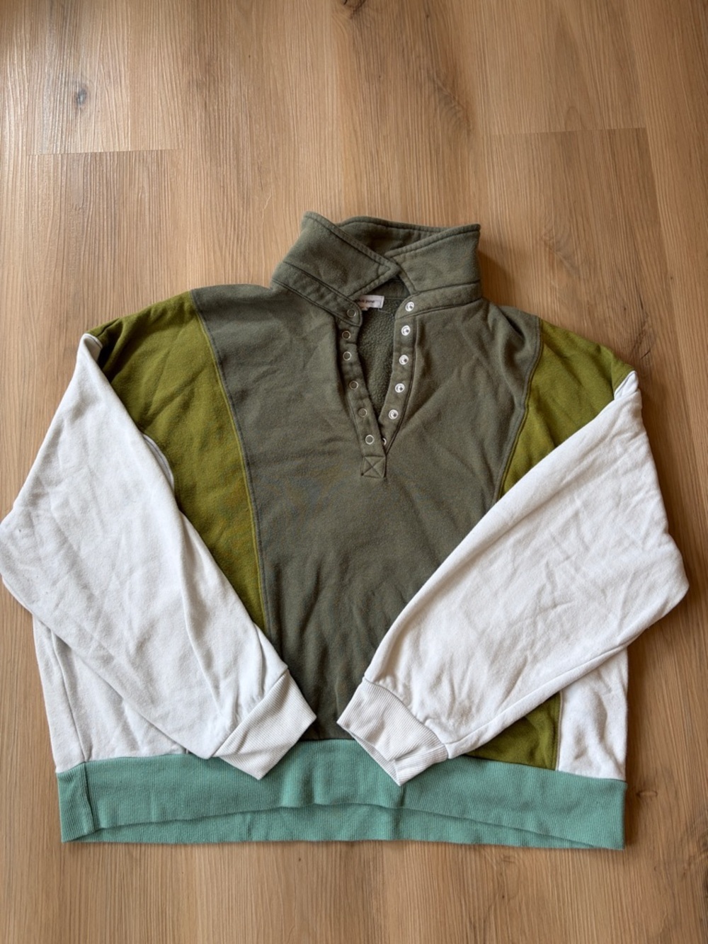 Stitch & Pine - Women’s Colorblock Green/White Pullover with Mint Hem - XL